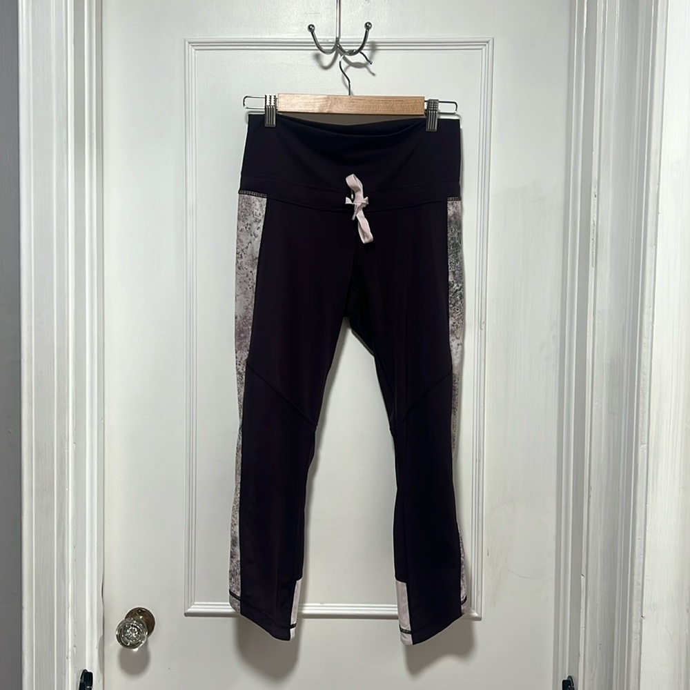 Lululemon leggings in maroon with maroon pattern on sides of the legs. Size 8